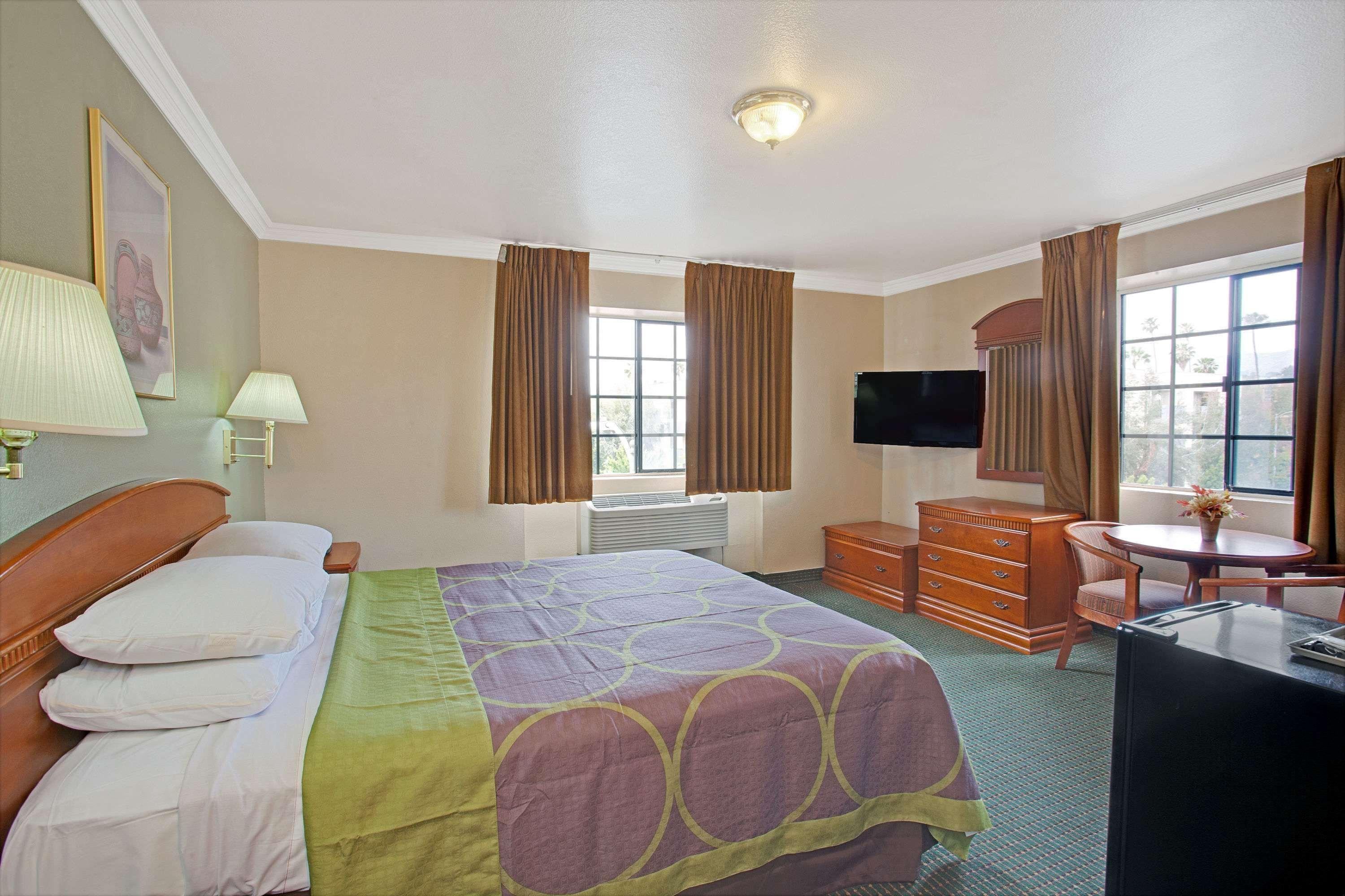 Super 8 By Wyndham Hollywood/La Area Motel Los Angeles Eksteriør billede