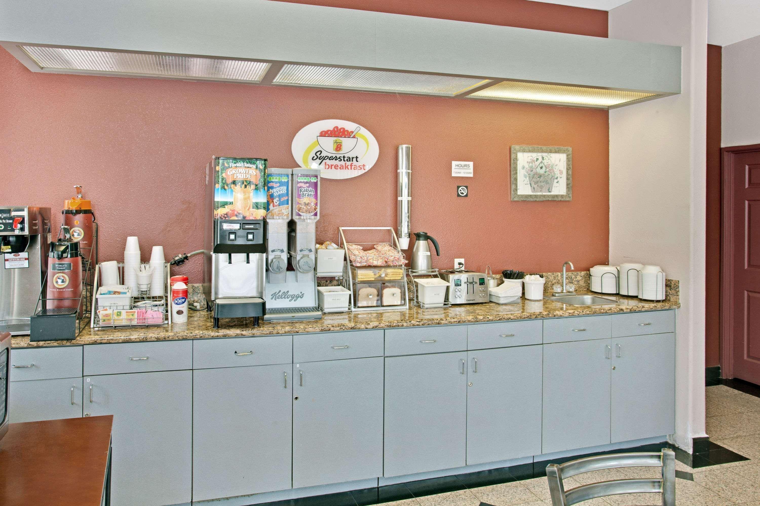 Super 8 By Wyndham Hollywood/La Area Motel Los Angeles Eksteriør billede