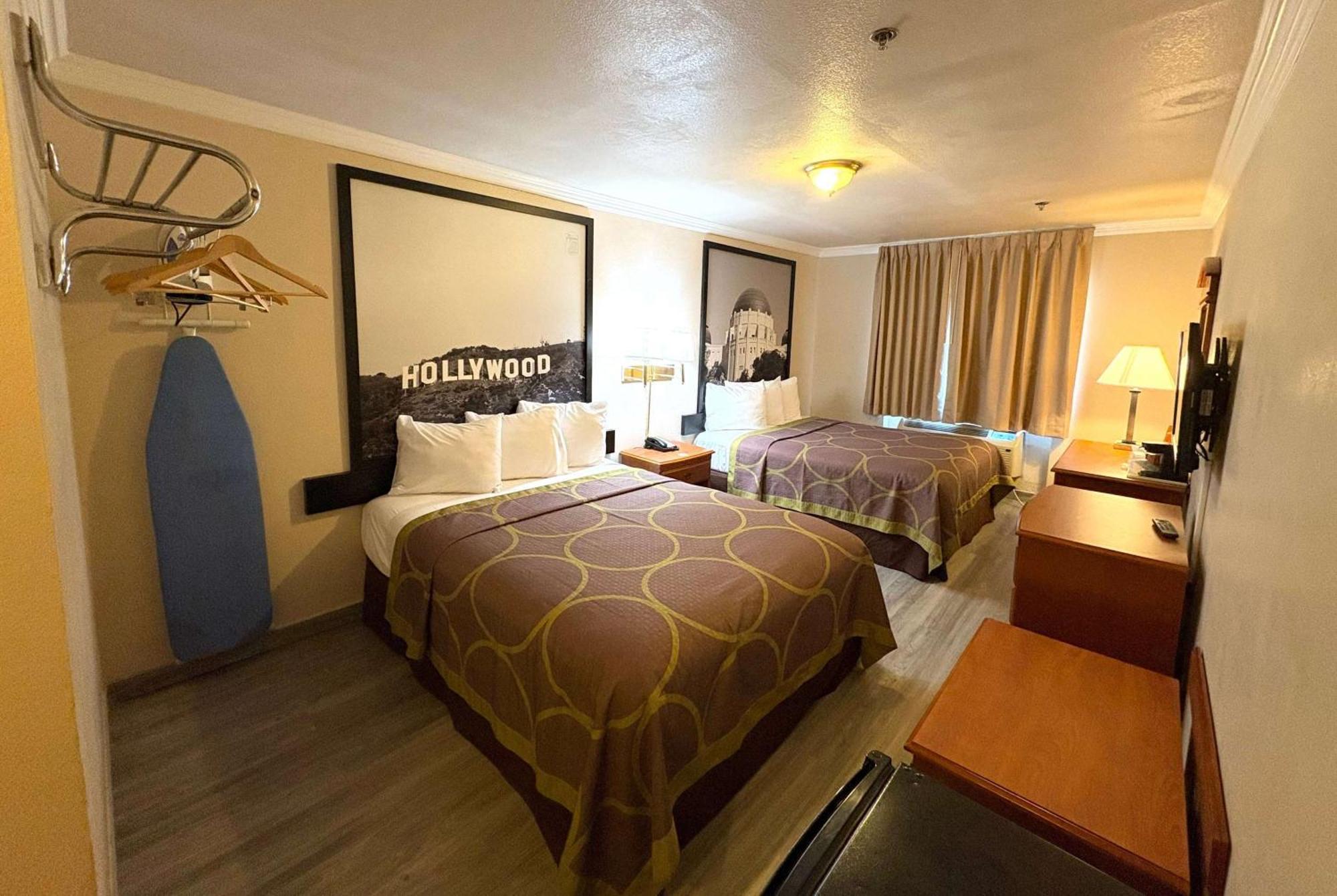 Super 8 By Wyndham Hollywood/La Area Motel Los Angeles Eksteriør billede