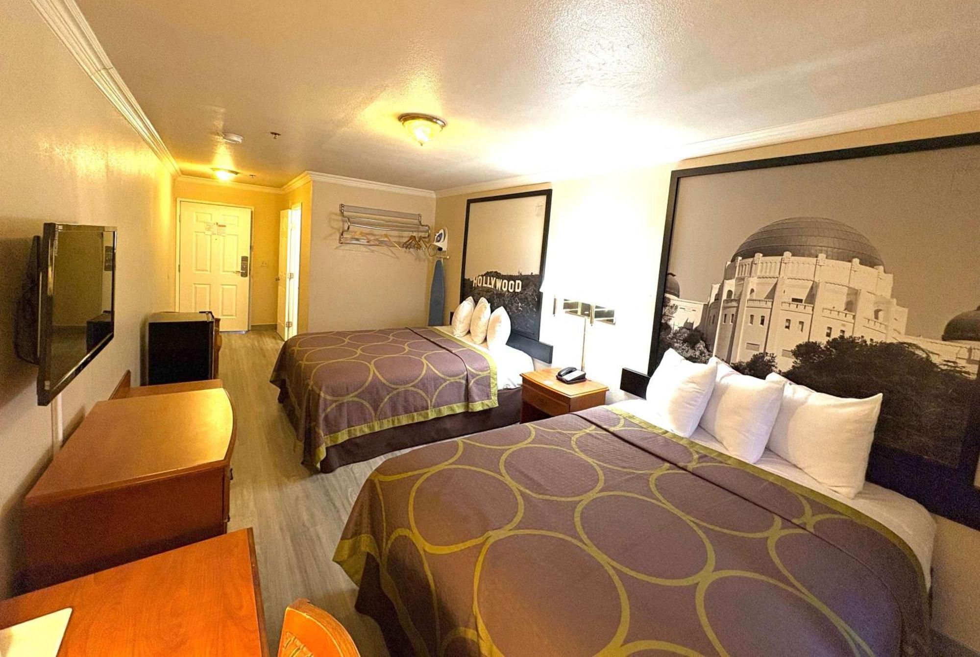 Super 8 By Wyndham Hollywood/La Area Motel Los Angeles Eksteriør billede